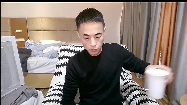 Snapshot of Tsia-Die chatting on 12.14.25 Tsia-Die online show from 12.14.25