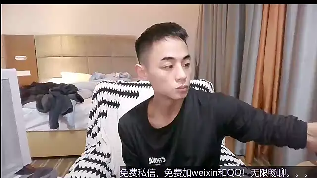 Snapshot of Tsia-Die chatting on 12.14.25 Tsia-Die online show from 12.14.25