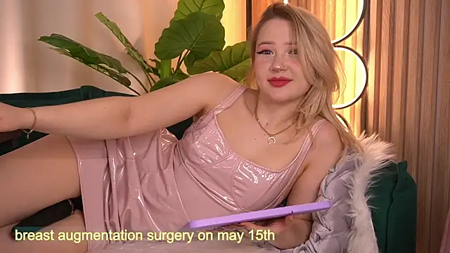 LauraWifeness online show from 05.08.26