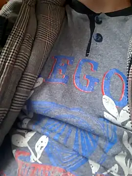 Snapshot of hugecock4u1990 chatting on 11.10.25 hugecock4u1990 online show from 11.10.25