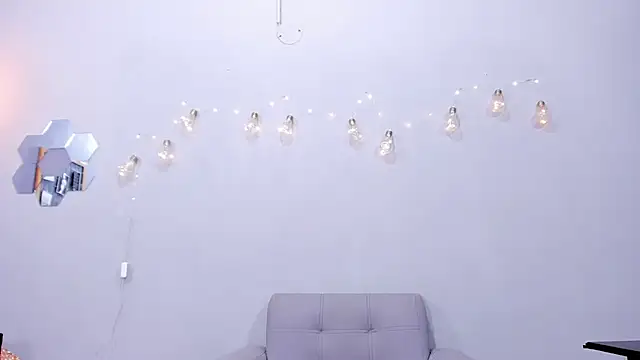 Snapshot of alianim chatting on 09.21.25 alianim online show from 09.21.25