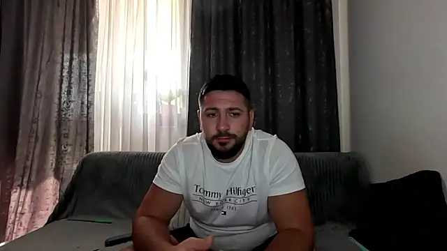 Gold Alpha Boy online show from 09.18.25