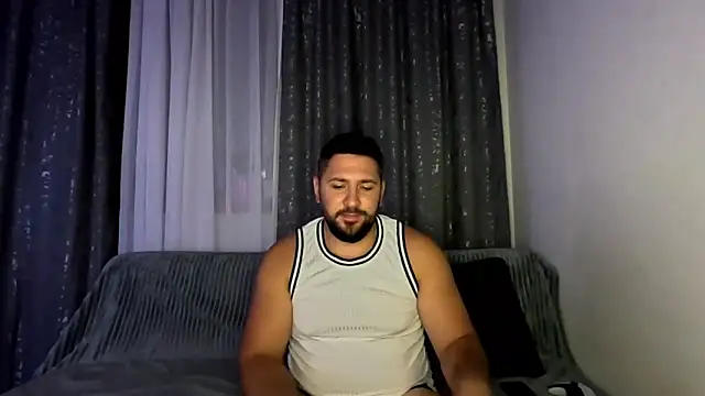 Gold Alpha Boy online show from 09.19.25