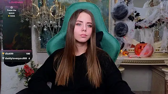 Snapshot of IvoryWood_ chatting on 10.31.25 IvoryWood online show from 10.31.25