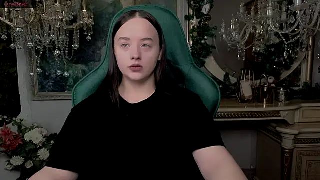 Snapshot of LaraBenson_ chatting on 12.02.25 LaraBenson online show from 12.02.25