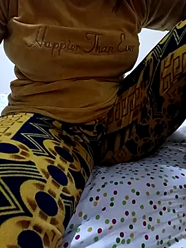 Snapshot of Noursixi89 chatting on 11.19.25 Noursixi89 online show from 11.19.25