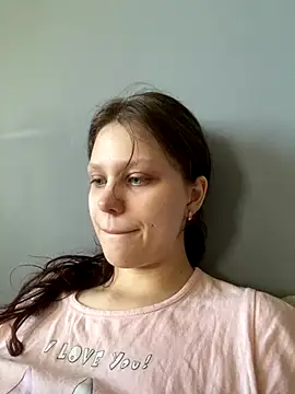 Snapshot of Lunliss chatting on 09.28.25 Lunliss online show from 09.28.25