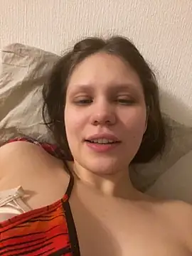 Snapshot of Lunliss chatting on 11.30.25 Lunliss online show from 11.30.25