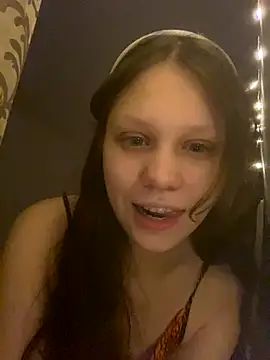 Snapshot of Lunliss chatting on 12.03.25 Lunliss online show from 12.03.25