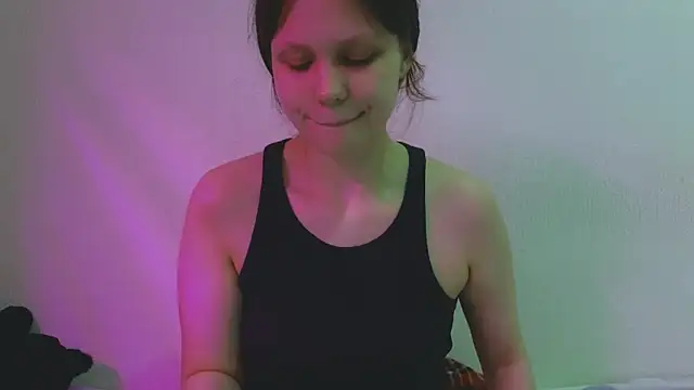 Snapshot of Lunliss chatting on 03.29.26 Lunliss online show from 03.29.26