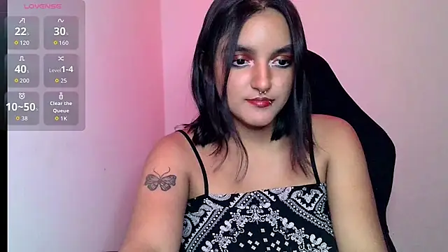 Snapshot of Ari_20_ chatting on 11.18.25 Ari 20 online show from 11.18.25