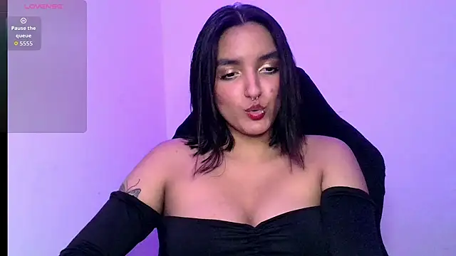 Snapshot of Ari_20_ chatting on 11.19.25 Ari 20 online show from 11.19.25