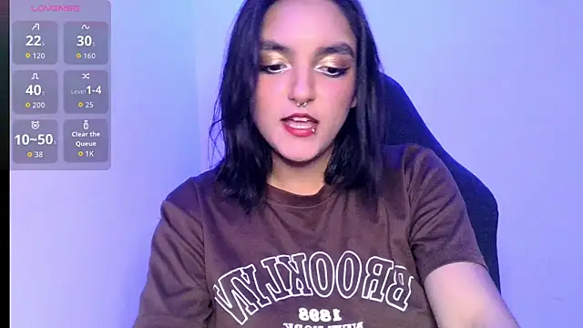 Snapshot of Ari_20_ chatting on 11.29.25 Ari 20 online show from 11.29.25