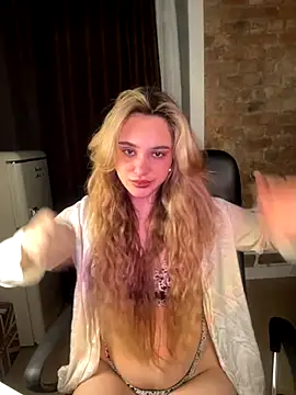 Snapshot of Chloe_Ravens chatting on 10.07.25 Chloe Ravens online show from 10.07.25