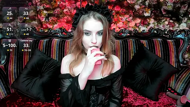 Snapshot of EllieMori chatting on 10.24.25 EllieMori online show from 10.24.25