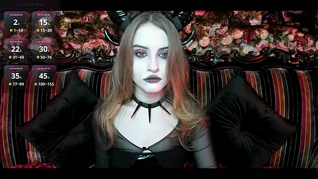 Snapshot of EllieMori chatting on 10.29.25 EllieMori online show from 10.29.25