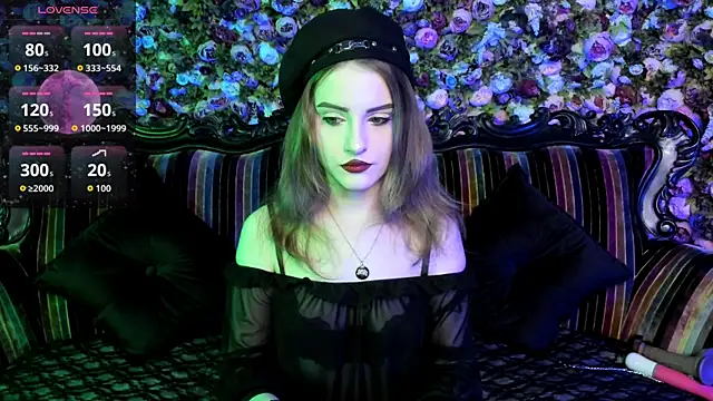 Snapshot of EllieMori chatting on 11.29.25 EllieMori online show from 11.29.25