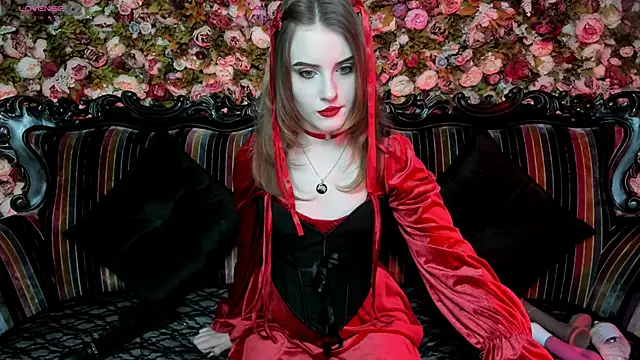 Snapshot of EllieMori chatting on 12.14.25 EllieMori online show from 12.14.25