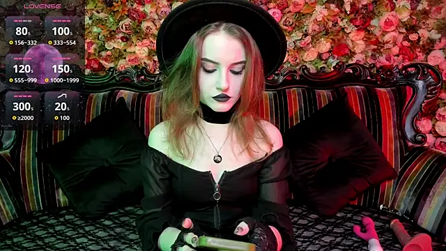 Snapshot of EllieMori chatting on 12.19.25 EllieMori online show from 12.19.25