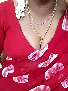 Snapshot of yoga-mithraa chatting on 11.07.25 yoga-mithraa online show from 11.07.25