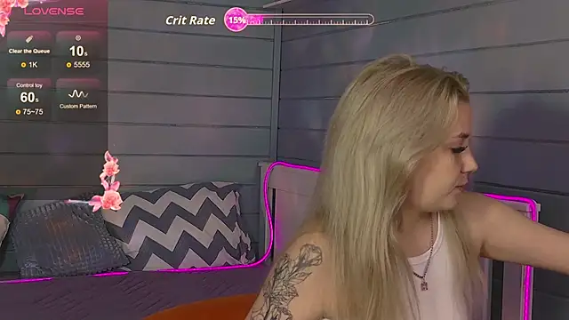 Snapshot of Crystal_Jull chatting on 09.20.25 Crystal Jull online show from 09.20.25