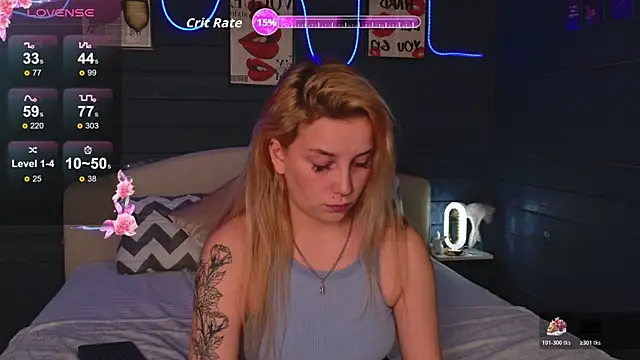 Snapshot of Crystal_Jull chatting on 11.10.25 Crystal Jull online show from 11.10.25