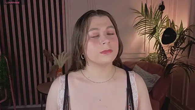 Snapshot of Queen_Michelle_ chatting on 11.16.25 Queen Michelle online show from 11.16.25