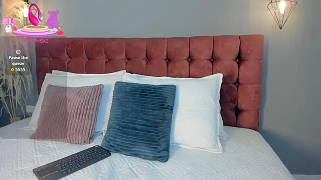 Snapshot of Tania_77_ chatting on 10.24.25 Tania 77 online show from 10.24.25