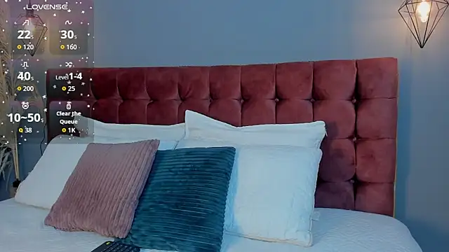 Snapshot of Tania_77_ chatting on 12.02.25 Tania 77 online show from 12.02.25