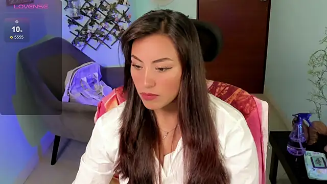 Cameroon-Diaz online show from 04.27.26