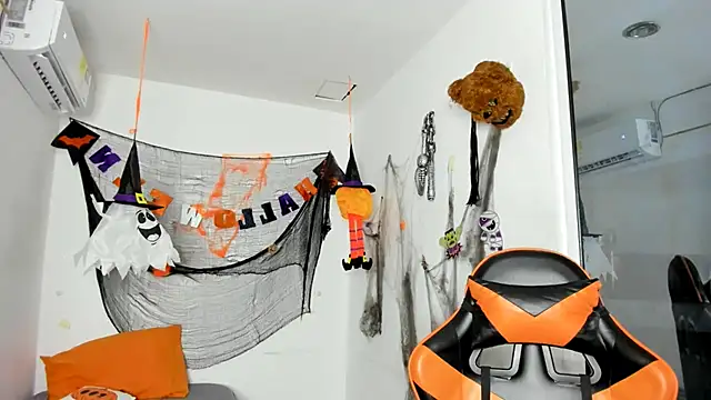 Snapshot of kenshi_roa chatting on 10.31.25 kenshi roa online show from 10.31.25