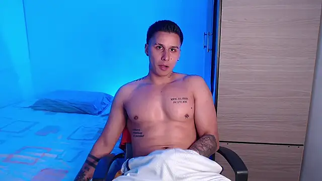 Snapshot of valentinosex1 chatting on 12.22.25 valentinosex1 online show from 12.22.25