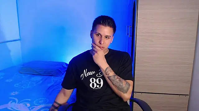 Snapshot of valentinosex1 chatting on 01.10.26 valentinosex1 online show from 01.10.26