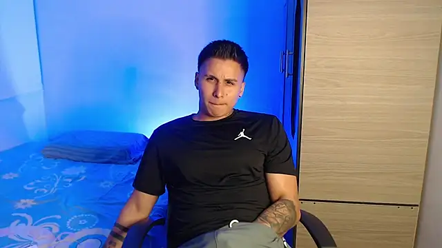 Snapshot of valentinosex1 chatting on 01.13.26 valentinosex1 online show from 01.13.26