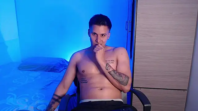 Snapshot of valentinosex1 chatting on 01.14.26 valentinosex1 online show from 01.14.26