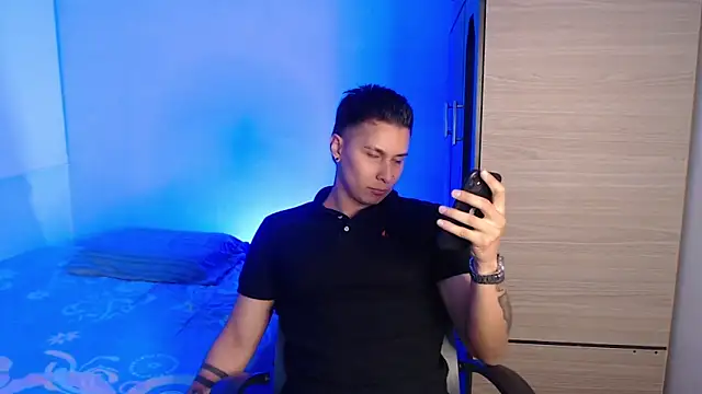 Snapshot of valentinosex1 chatting on 01.15.26 valentinosex1 online show from 01.15.26