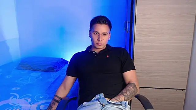 Snapshot of valentinosex1 chatting on 01.17.26 valentinosex1 online show from 01.17.26