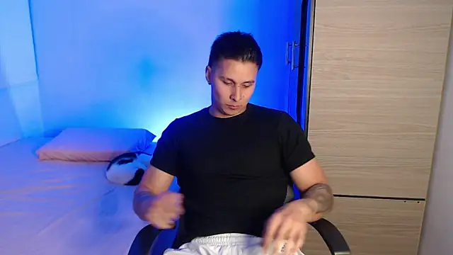 Snapshot of valentinosex1 chatting on 02.10.26 valentinosex1 online show from 02.10.26