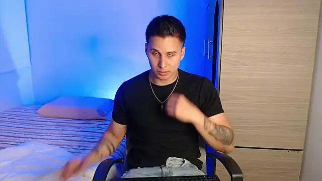 Snapshot of valentinosex1 chatting on 02.12.26 valentinosex1 online show from 02.12.26