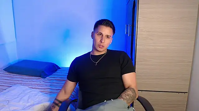 Snapshot of valentinosex1 chatting on 02.24.26 valentinosex1 online show from 02.24.26