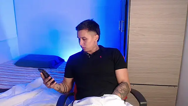 Snapshot of valentinosex1 chatting on 02.27.26 valentinosex1 online show from 02.27.26