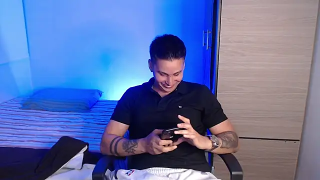 Snapshot of valentinosex1 chatting on 03.05.26 valentinosex1 online show from 03.05.26