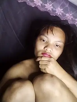 Snapshot of Uknhi chatting on 10.31.25 Uknhi online show from 10.31.25