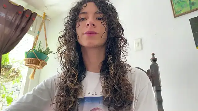 Snapshot of camille_delrey chatting on 12.18.25 camille delrey online show from 12.18.25