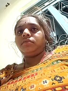 Snapshot of Hot_crety chatting on 10.10.25 Hot crety online show from 10.10.25