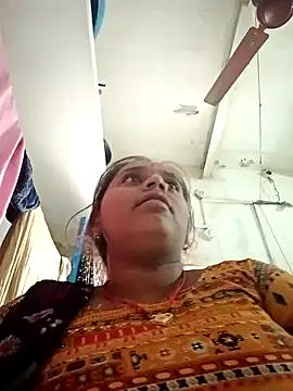 Snapshot of Hot_crety chatting on 10.31.25 Hot crety online show from 10.31.25