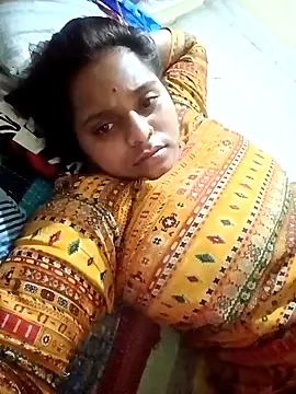 Snapshot of Hot_crety chatting on 11.04.25 Hot crety online show from 11.04.25