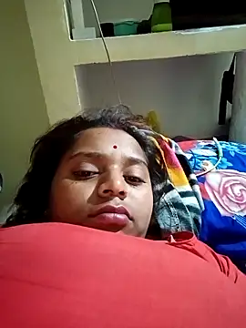 Snapshot of Hot_crety chatting on 11.17.25 Hot crety online show from 11.17.25