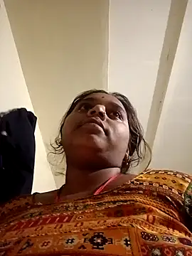 Snapshot of Hot_crety chatting on 11.18.25 Hot crety online show from 11.18.25