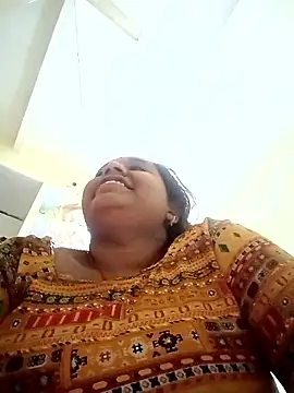 Snapshot of Hot_crety chatting on 11.19.25 Hot crety online show from 11.19.25